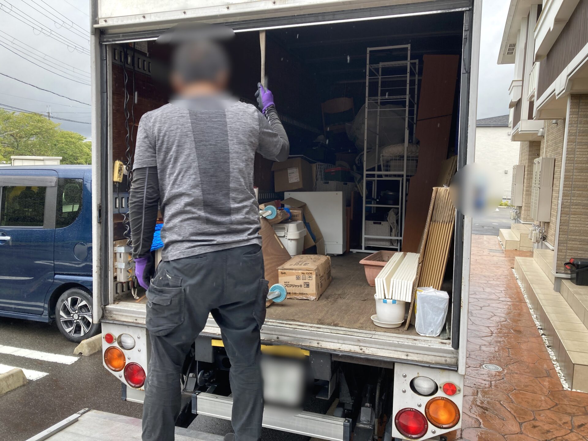 「2LDKのマンションから布団や食洗器、ヒーターを回収しました」作業写真