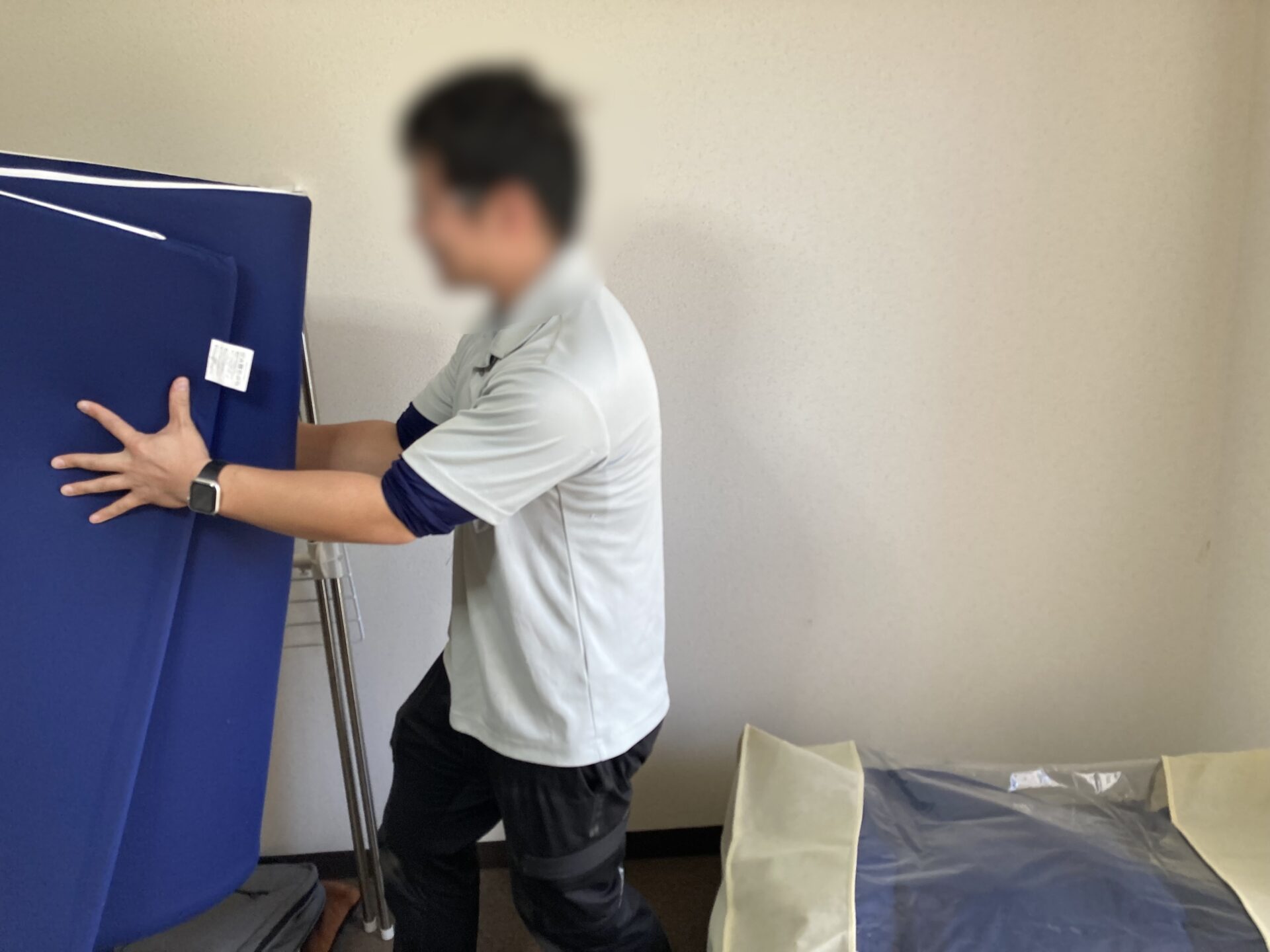 「お急ぎの転勤に伴い不要になった物干しなどを回収しました」作業写真